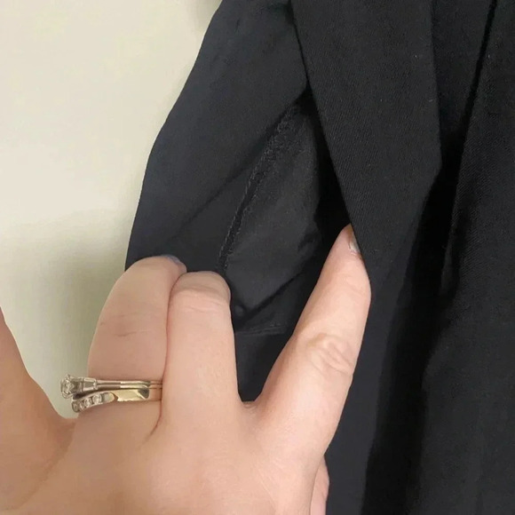 Ann Taylor Black Pull On Elastic Waist Shorts Pockets NWOT Pleated - Picture 3 of 6